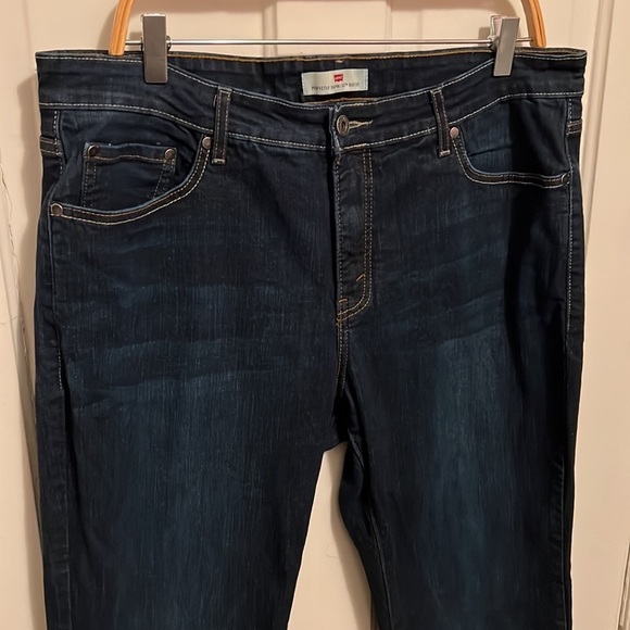 Levi’s Perfectly Shaping 512 Bootcut Jeans - Picture 3 of 9